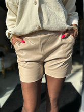 Short Beige