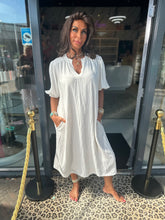Jurkje "Azia" Roezelmouw Beige
