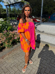 Offshoulder jurkje “Happy print” roze/oranje