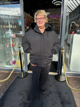 Jas gewatteerd "Fake Fur" zwart.