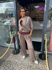 2 delig joggingpak "Aimeedas" Taupe