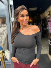 By Swan "Off Shoulder" Zwart