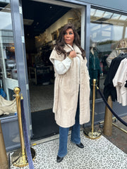 Lang fake fur Gilet "winter times" Ecru