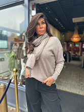 Trui V-Hals wijd met Sjaal Taupe