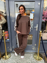 2 delig set “new year” Bruin