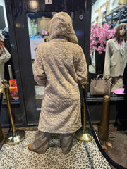 Lange kabel fake fur jas "Capuchon" Beige