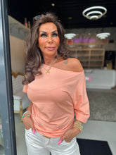 Off shoulder tshirt Zalm