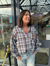 Geruite blouse "embleem"