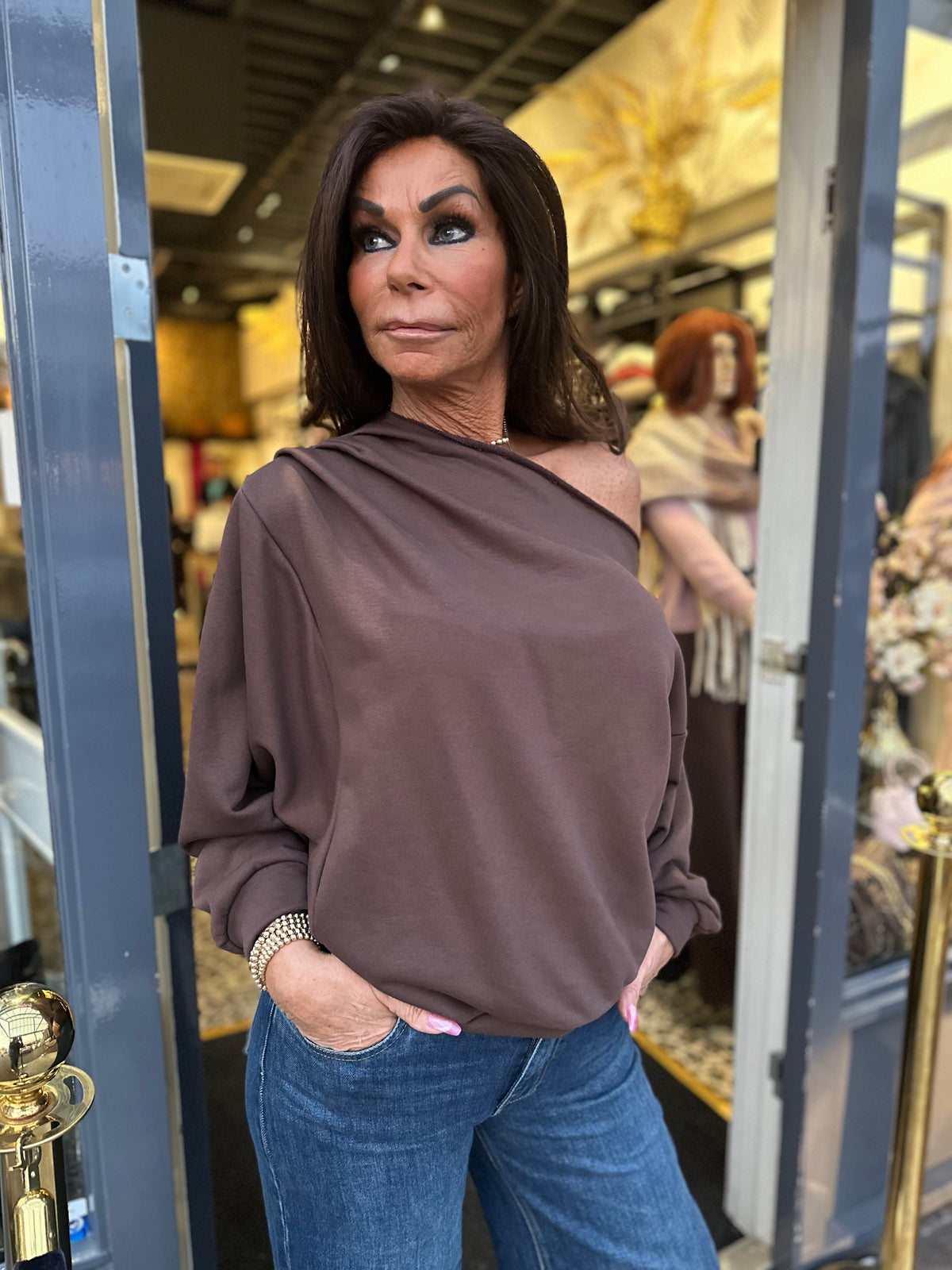 Off shoulder top “Faith” donkerbruin