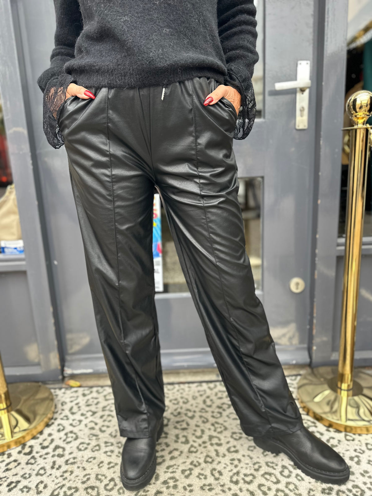 Leatherlook sky broek "Black"