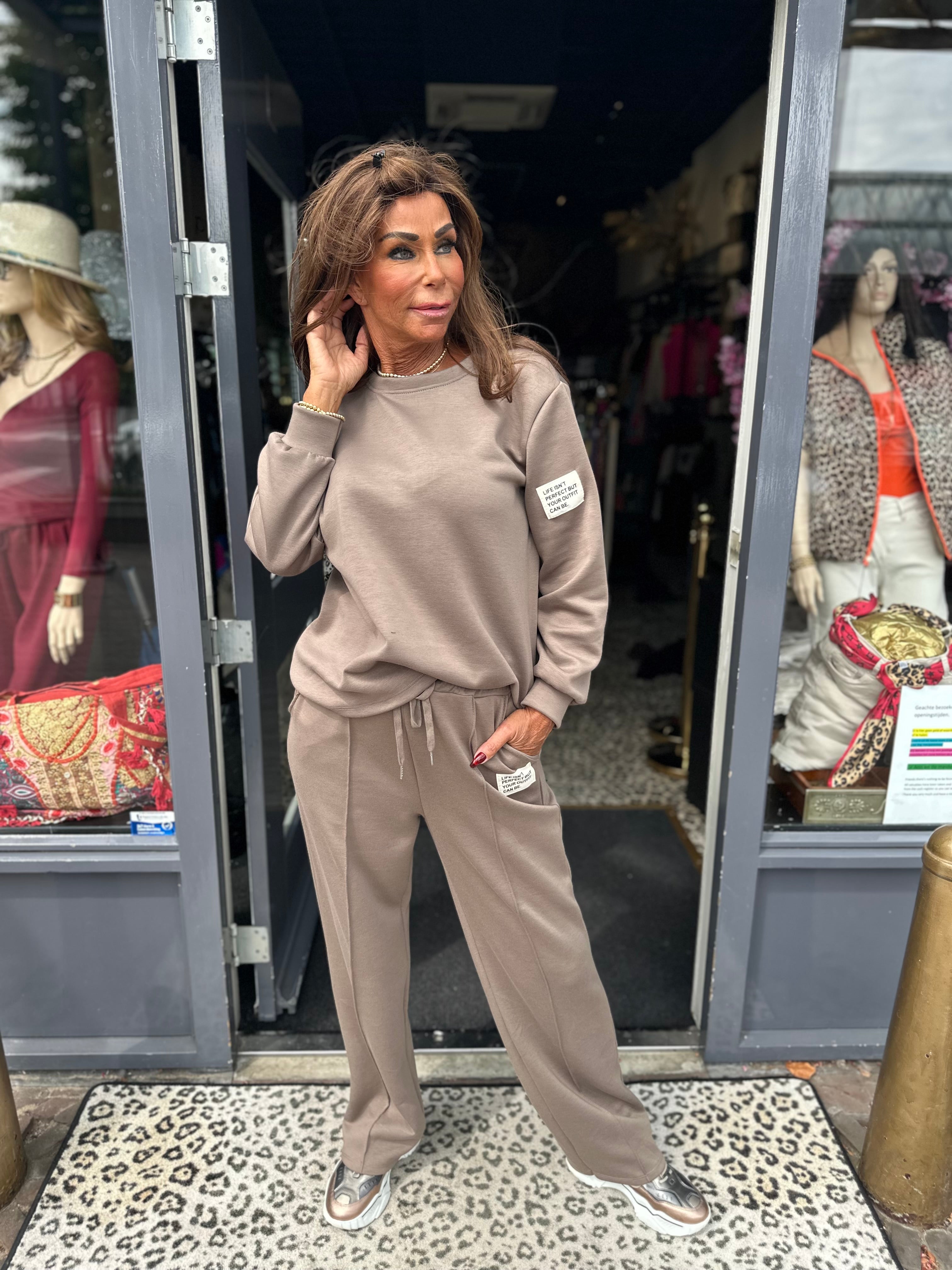 Life isn't perfect set lange mouw "Taupe"