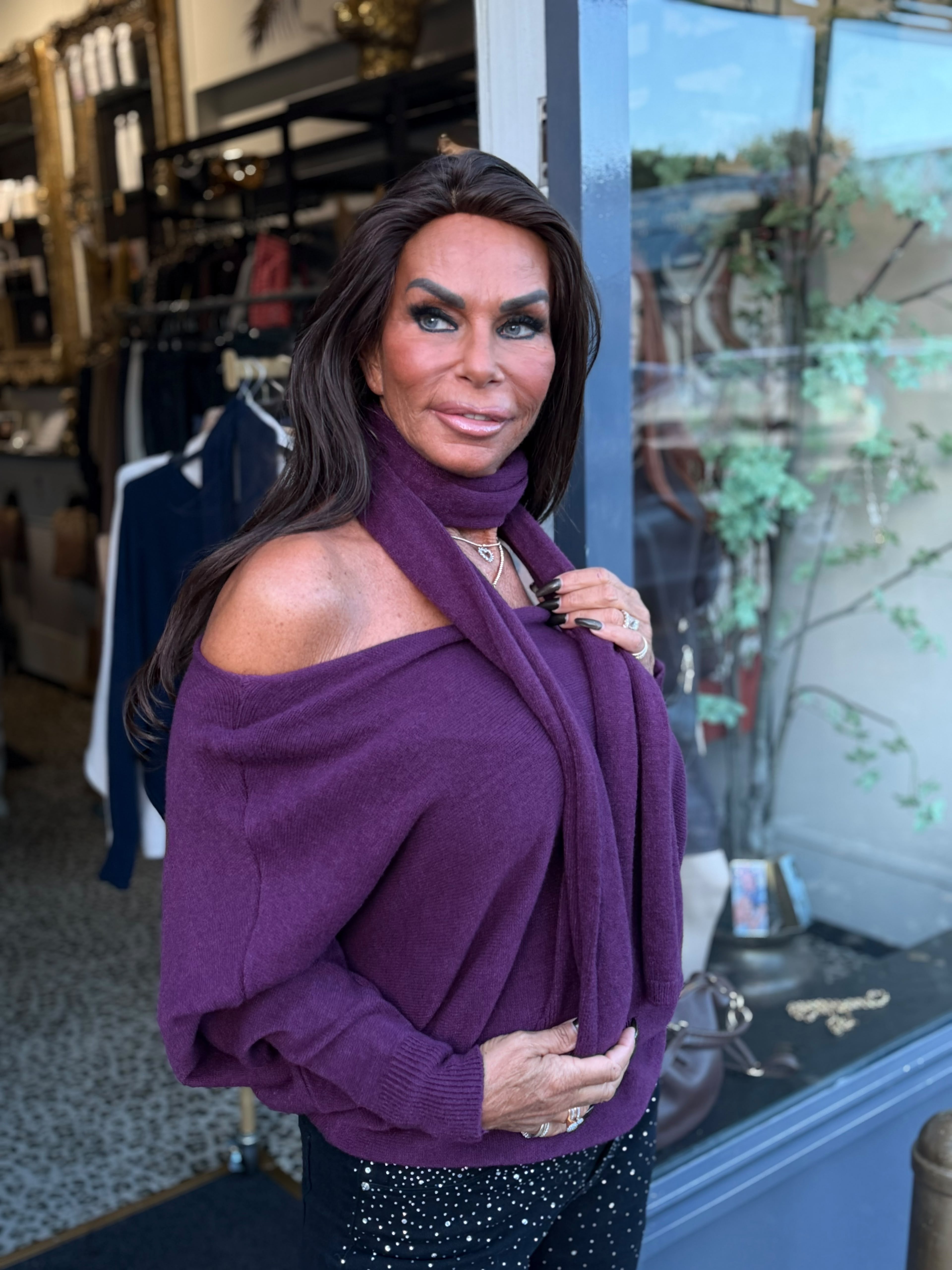 Offshoulder Trui met sjaal “Cuba” aubergine