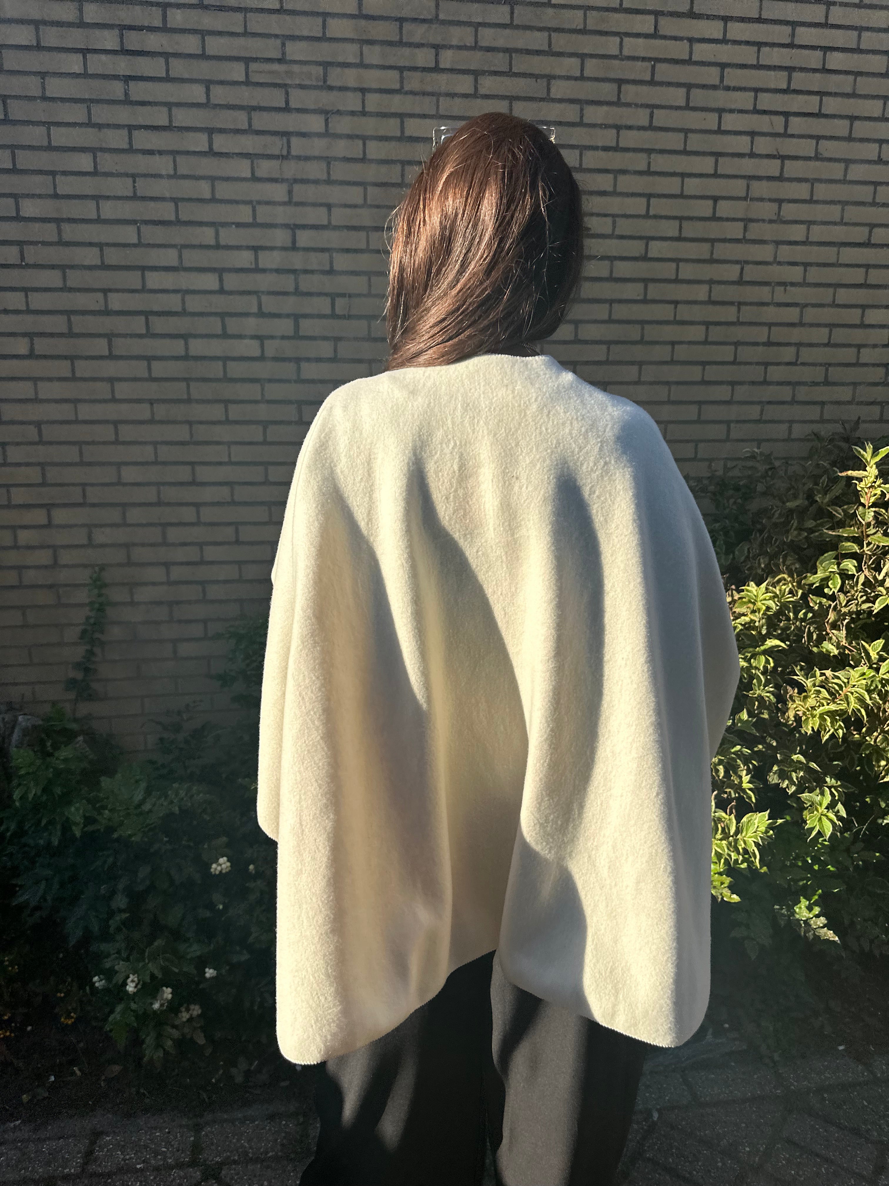 Poncho "Poca" Ecru