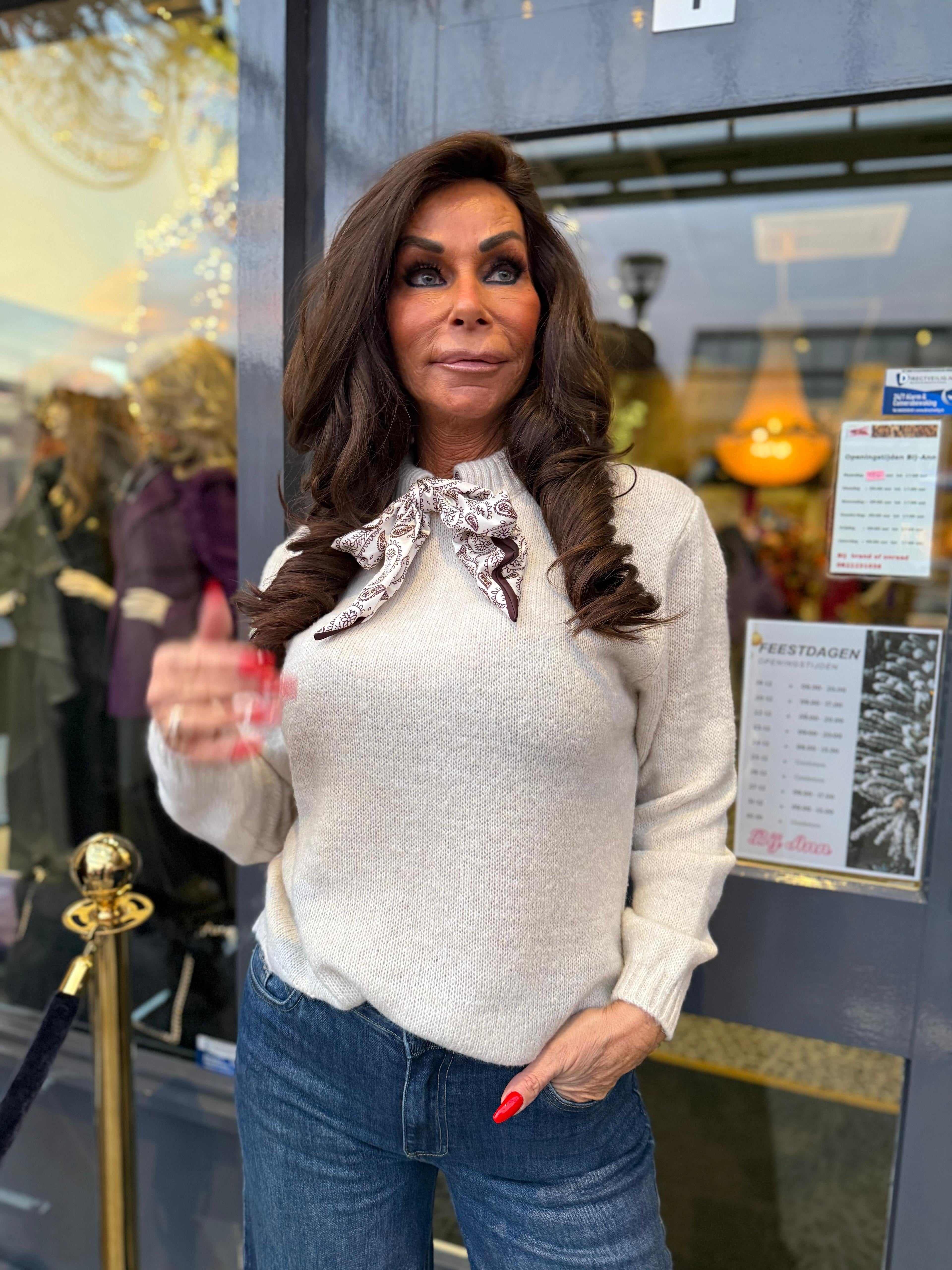 Trui met sjaal barok beige