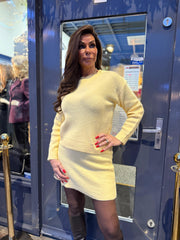 2 delig set “korte rok” Geel