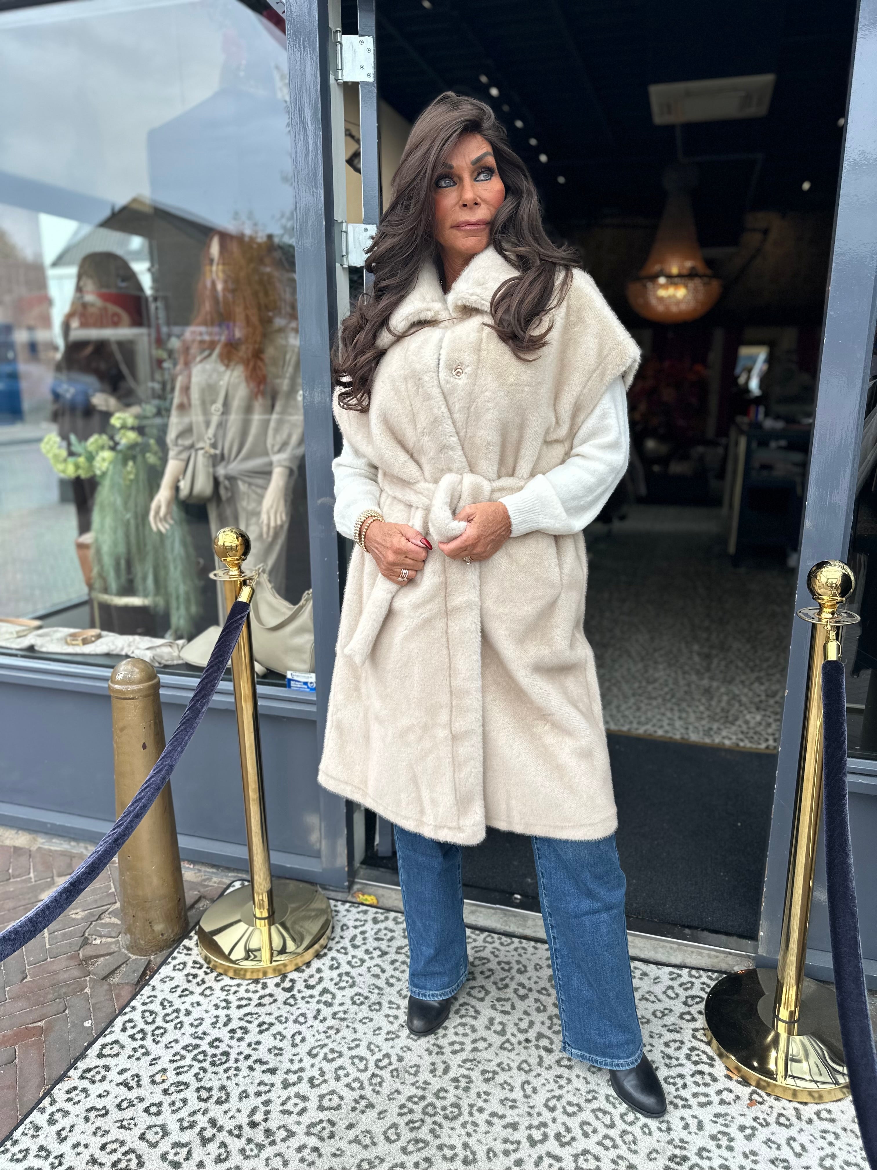 Lang fake fur Gilet "winter times" Ecru