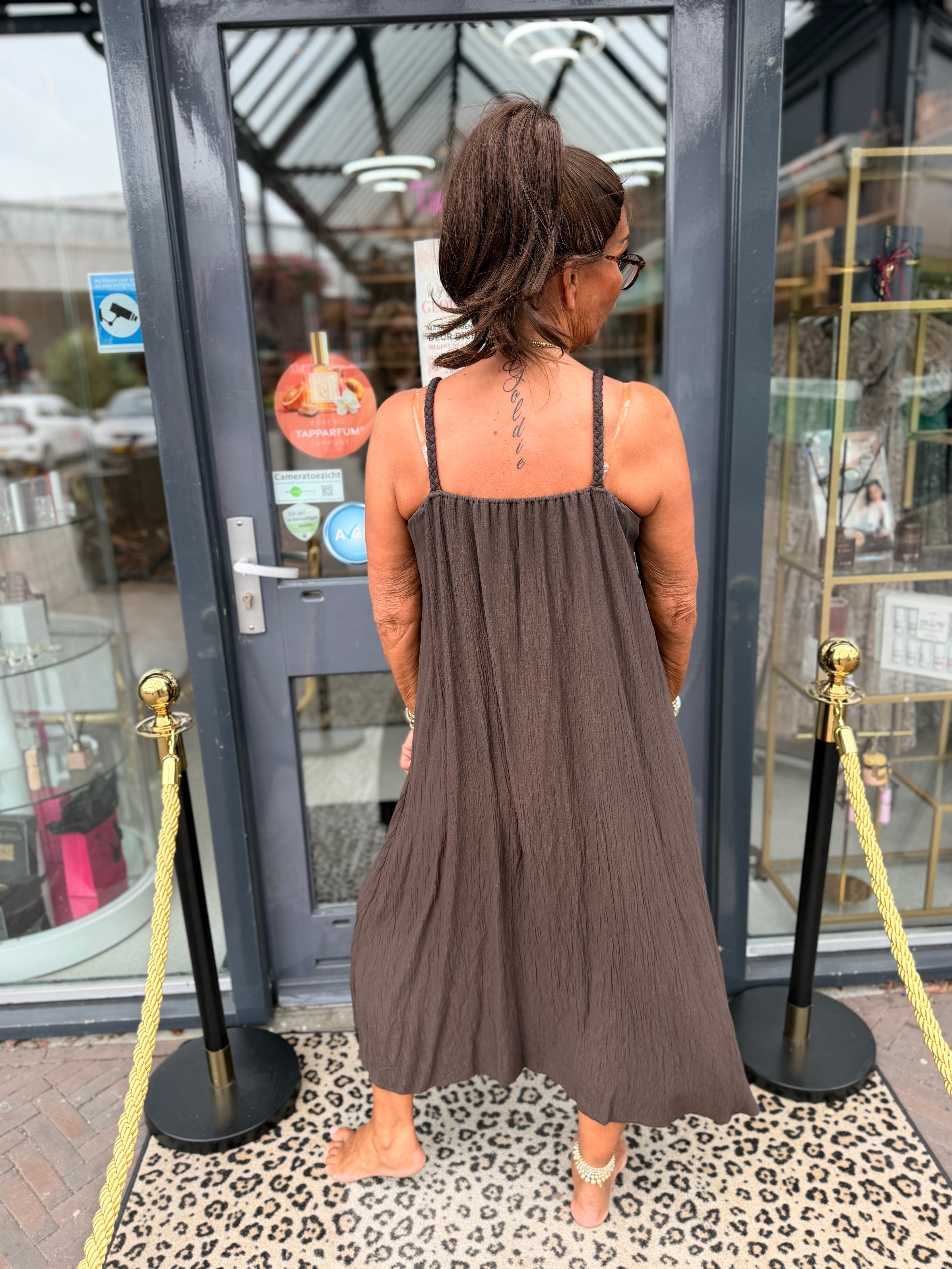 Viscose jurk “adios” donkerbruin