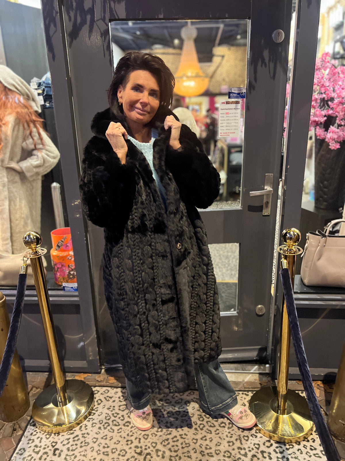 Lange kabel fake fur jas "Capuchon" Zwart