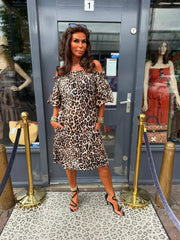 Offshoulder jurkje “Selina” Panterprint