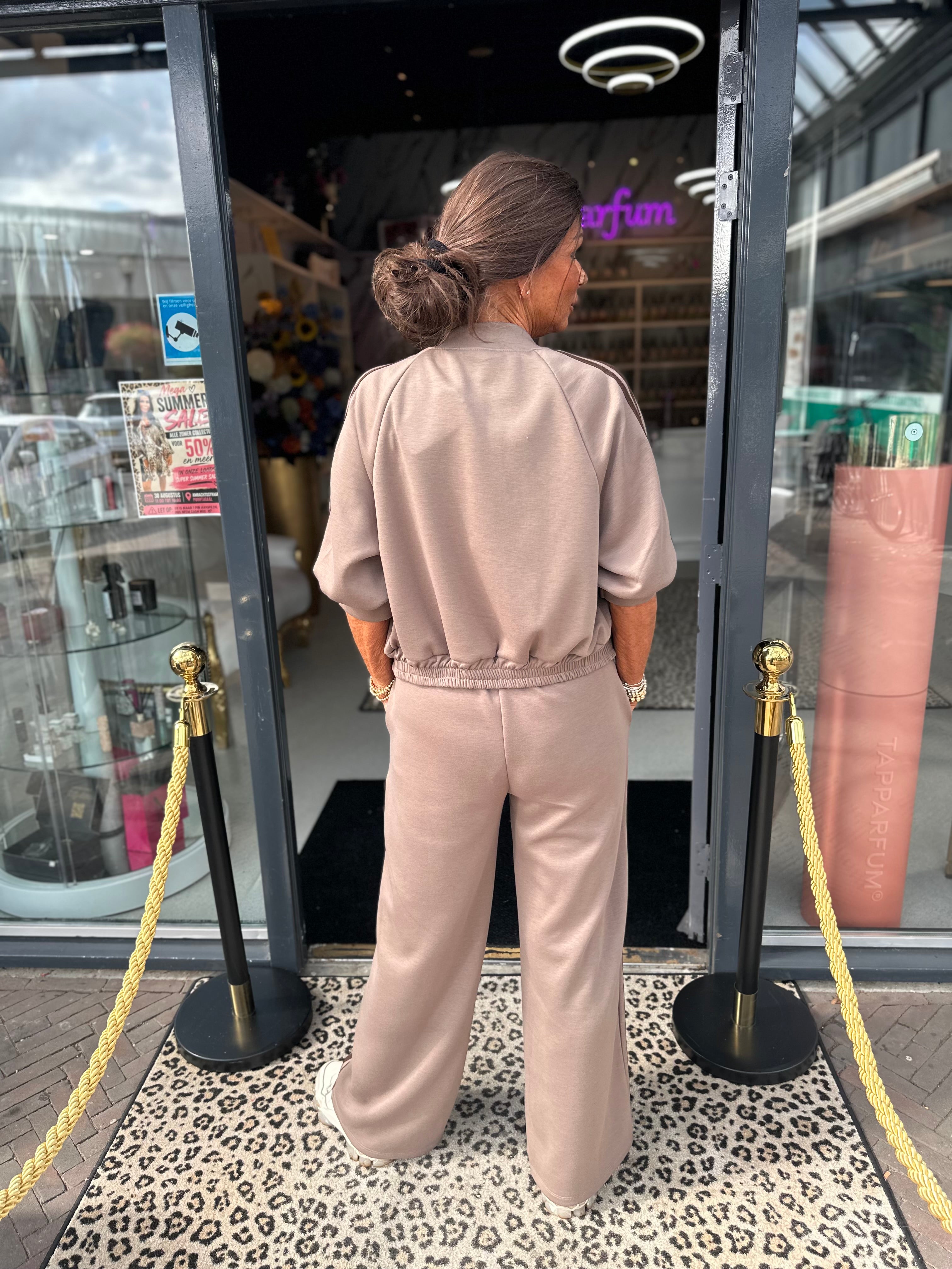 2 delig joggingpak "Aimeedas" Taupe