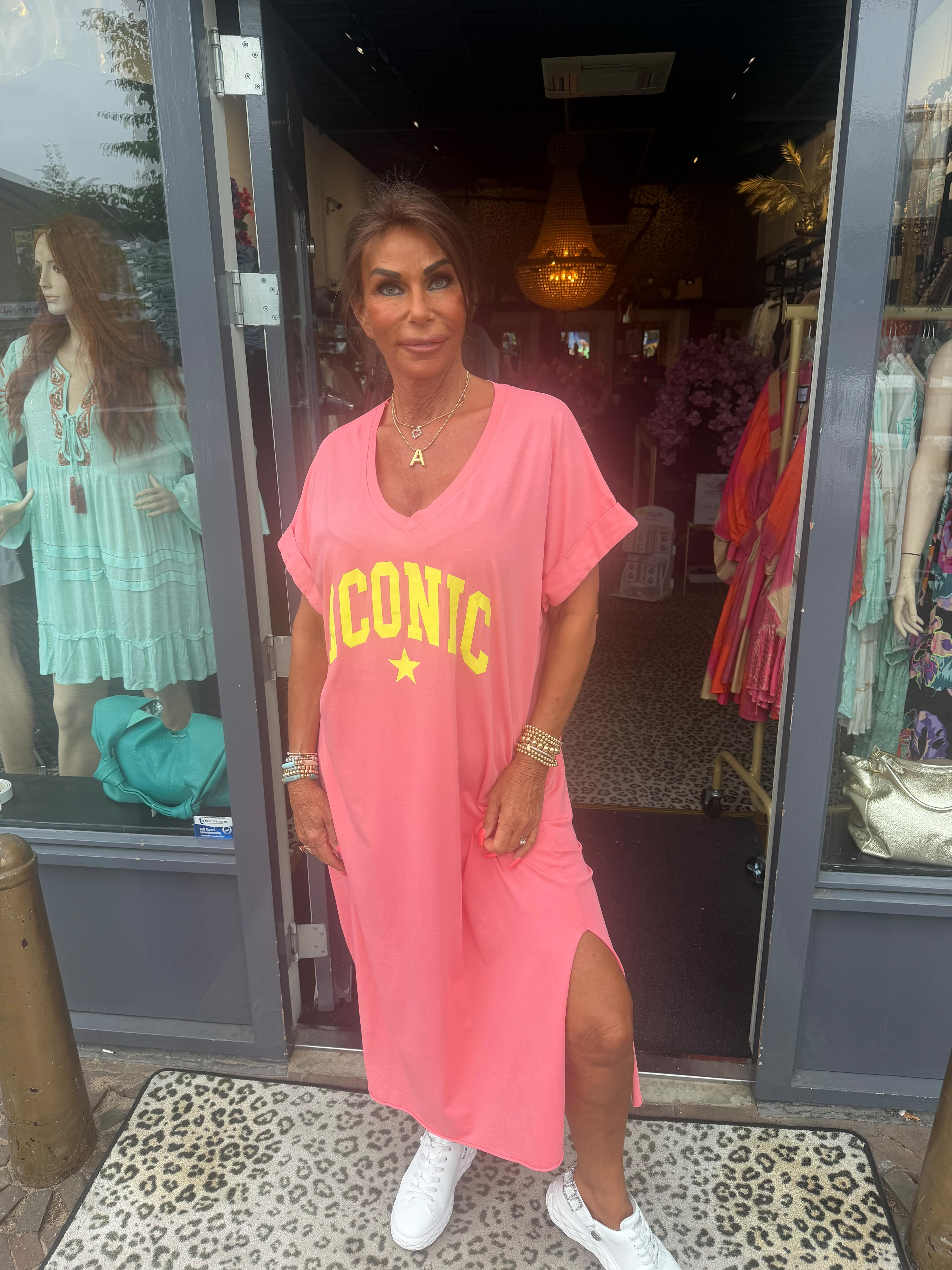 T-shirt jurk “Iconic" Zalm