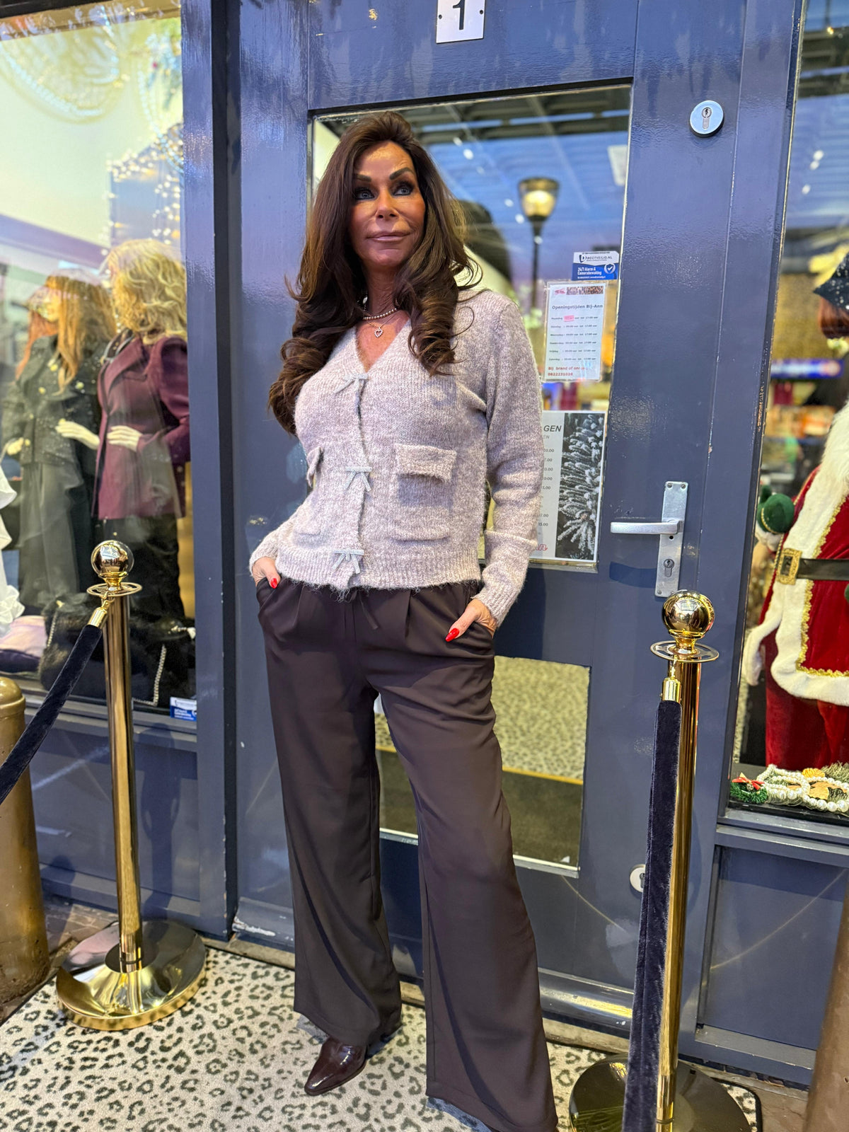 Trui met strass strik taupe