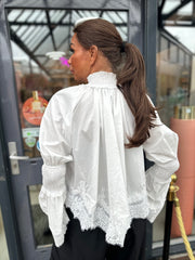 Blouse "Very chique" wit