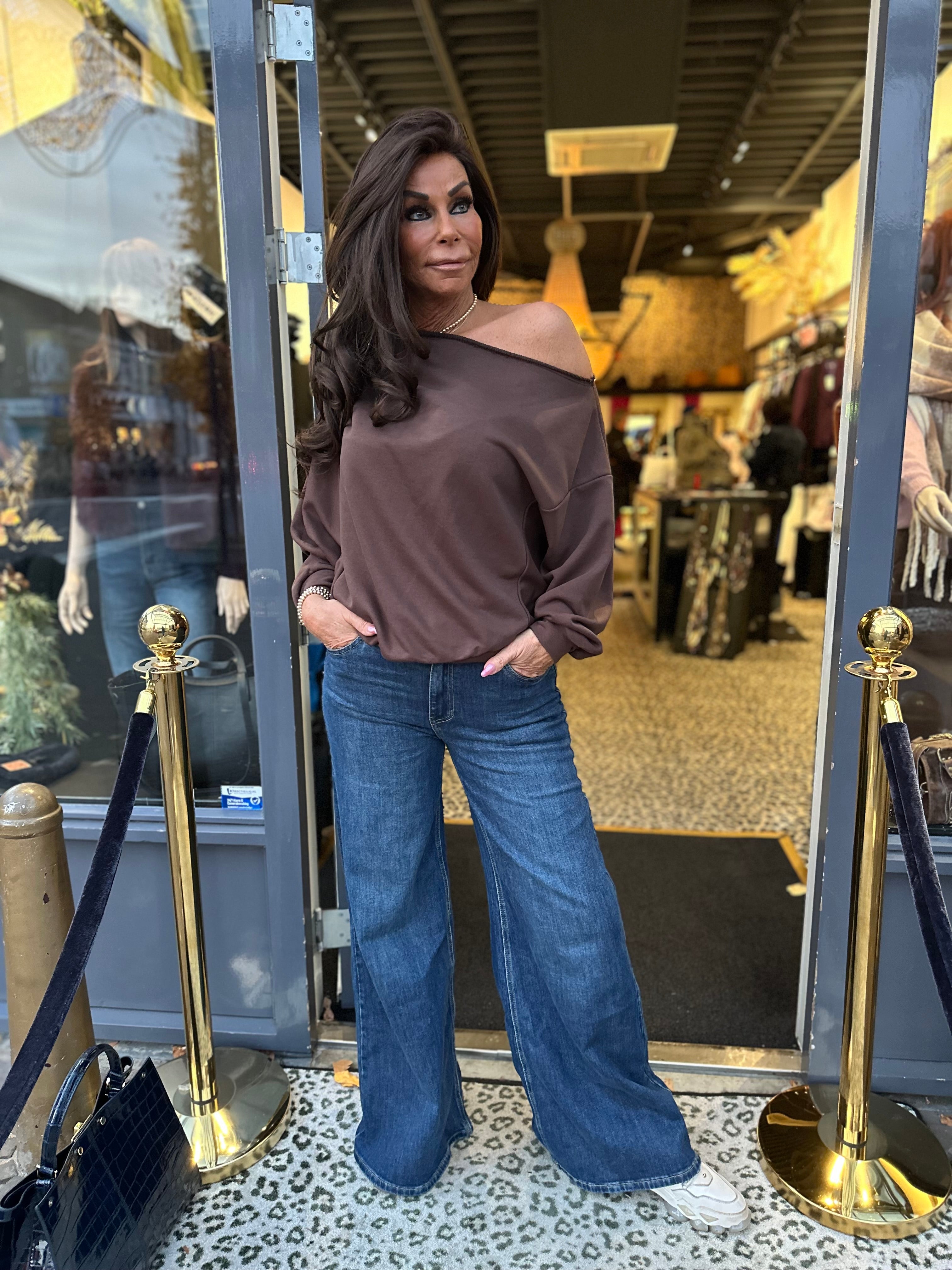 Off shoulder top “Faith” donkerbruin