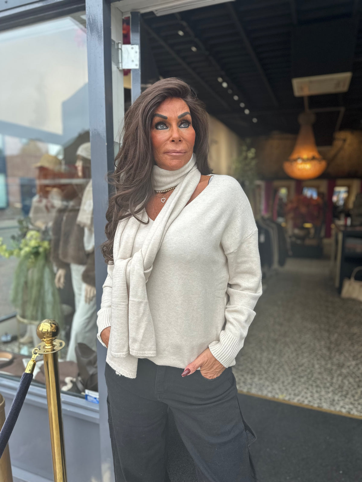 Trui V-Hals wijd met Sjaal Beige