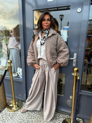 Wide leg pantalon “plooien” Taupe