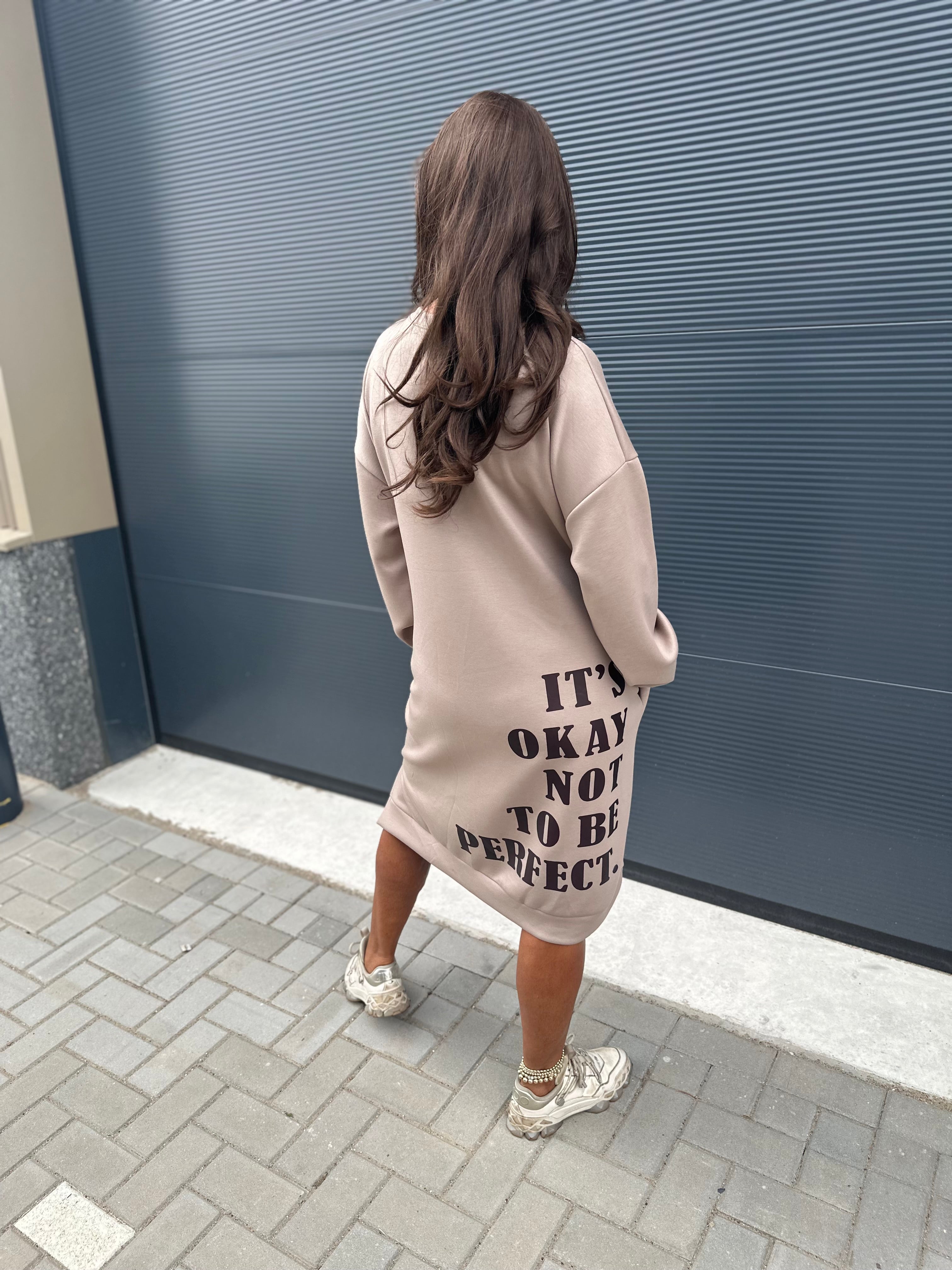 Joggingjurk lange mouw "Okay" taupe