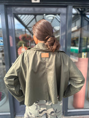 korte trenchcoat "Saar" Legergroen