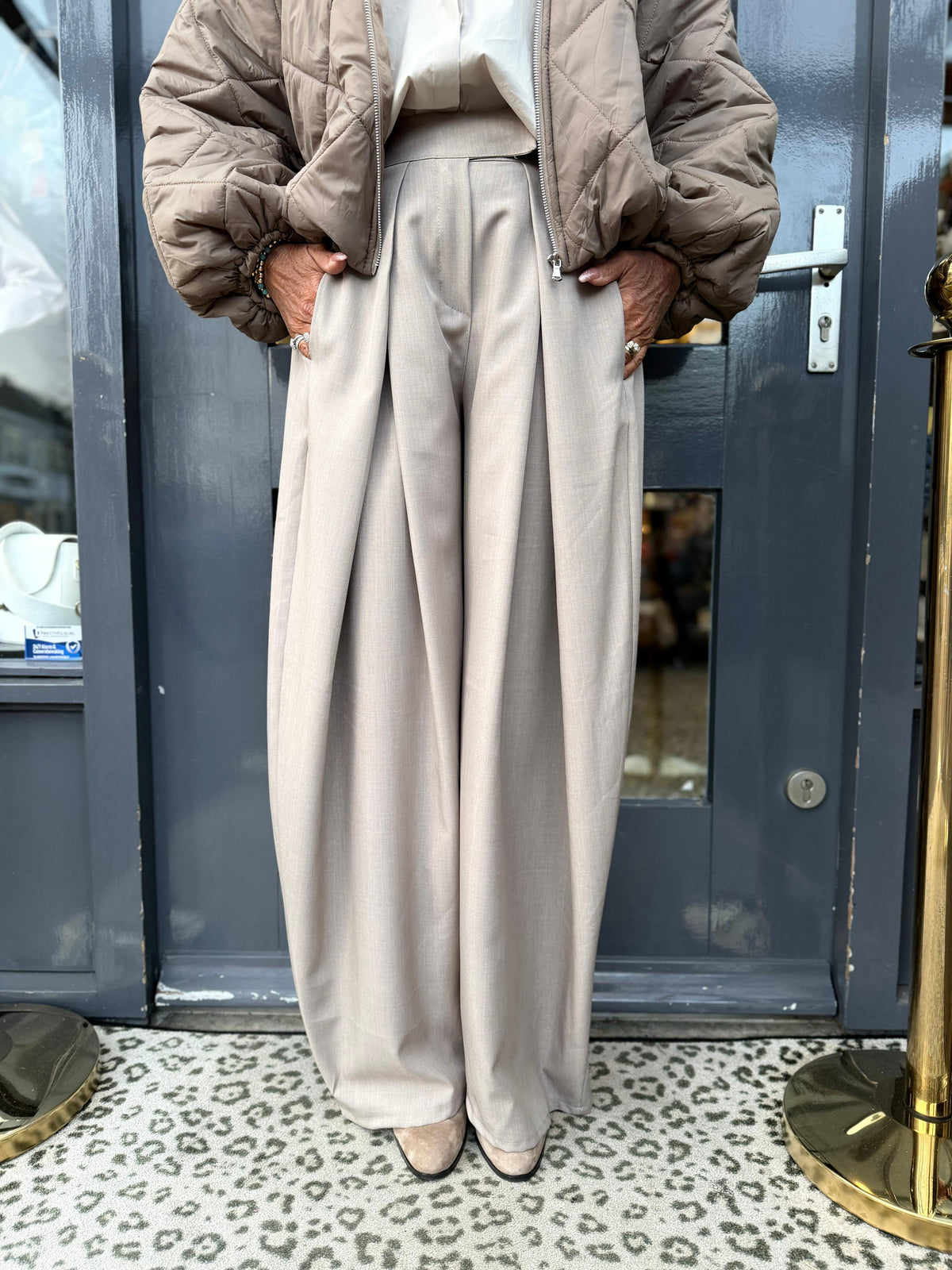 Wide leg pantalon “plooien” Taupe
