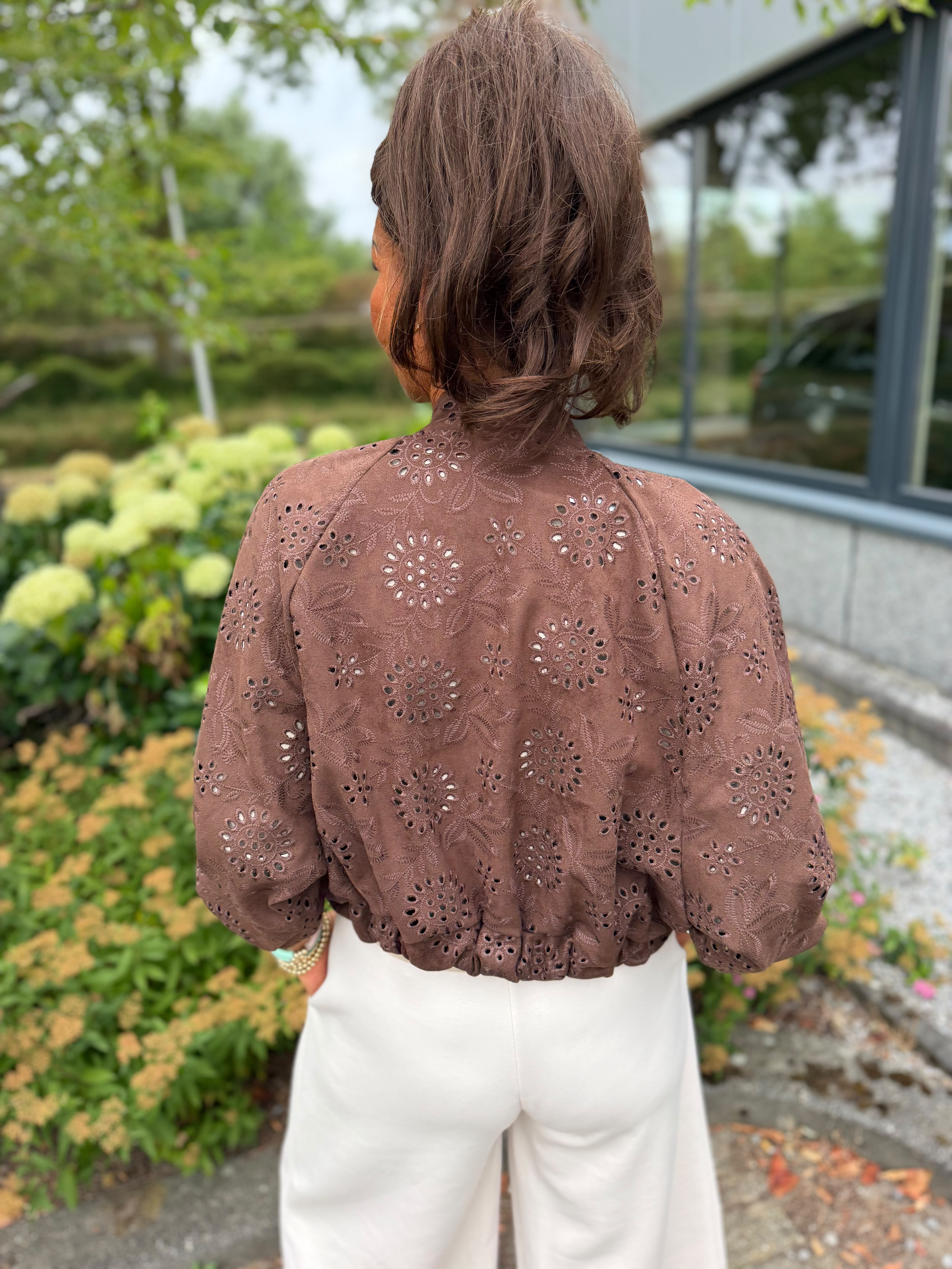 Suedine jasje broderie donkerbruin