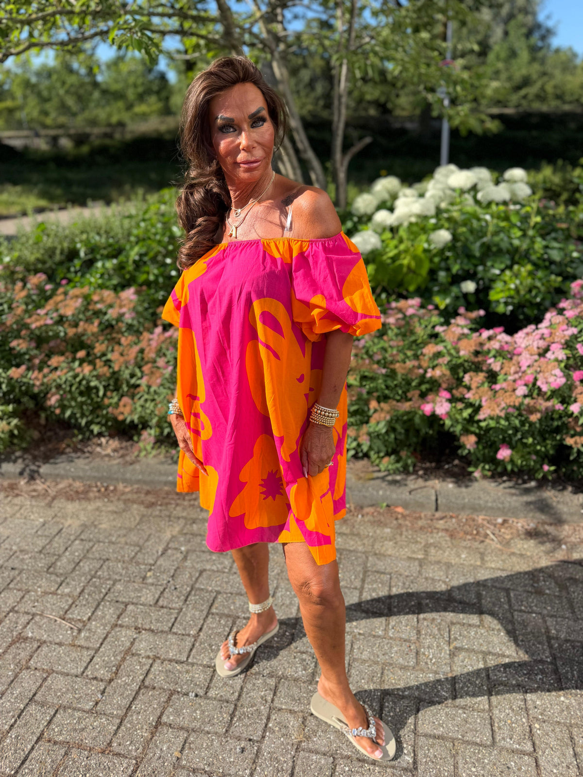 Offshoulder jurkje “Happy print” roze/oranje