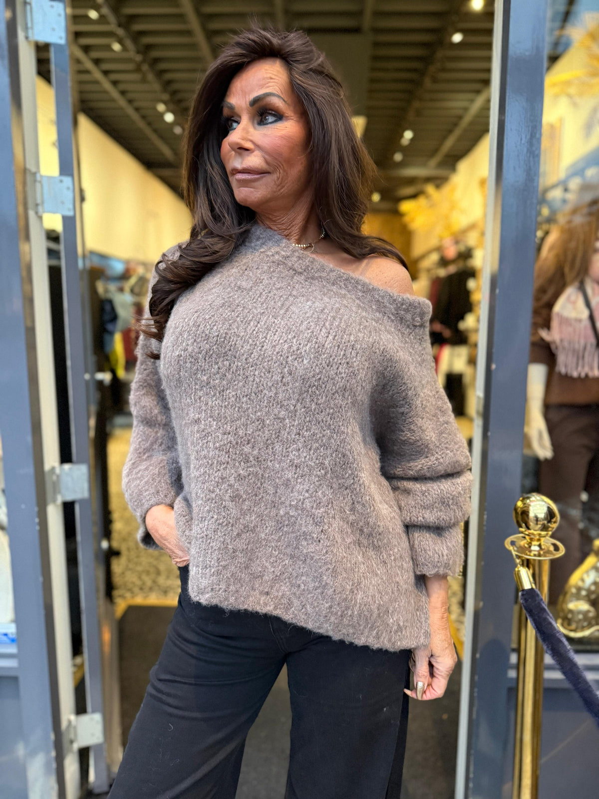Offshoulder Trui "Knitted" Taupe
