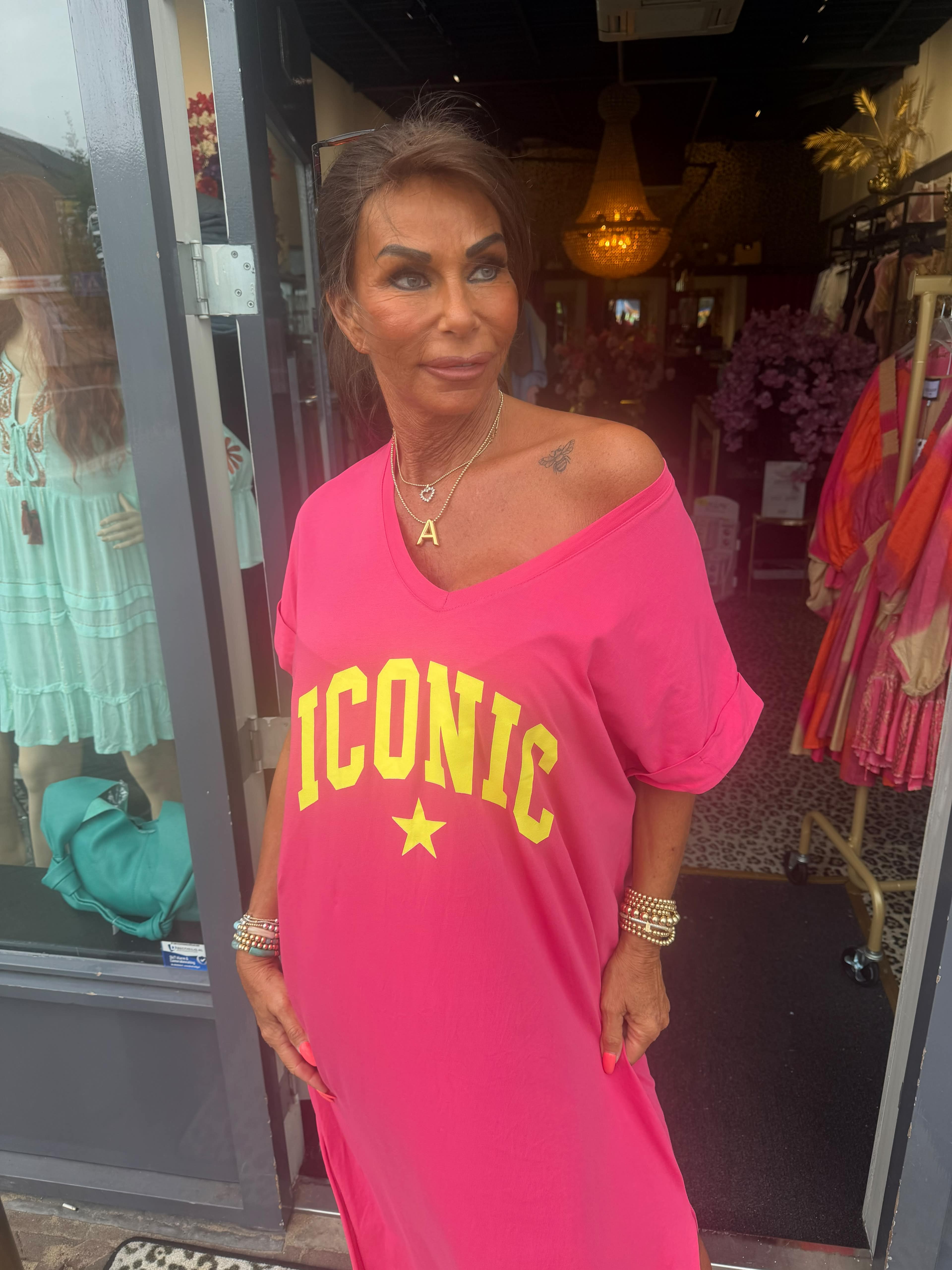 T-shirt jurk “Iconic" Fel roze