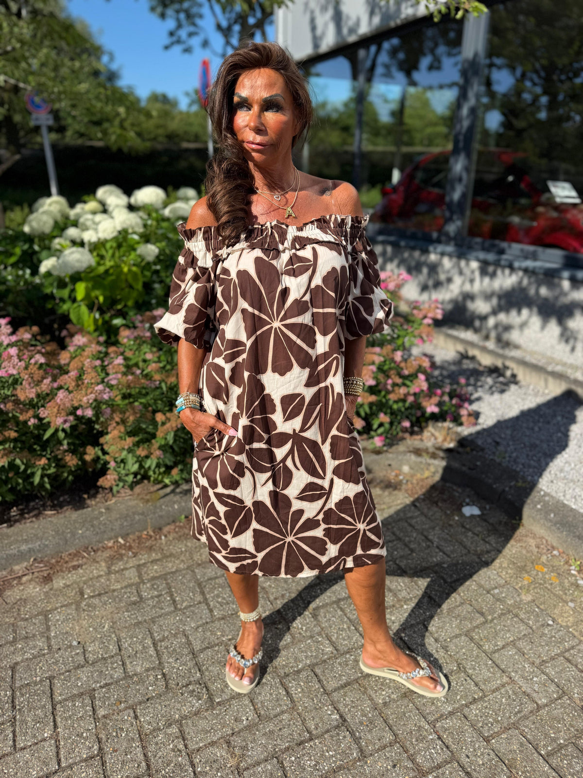 Offshoulder jurkje “Selina” bruin/beige
