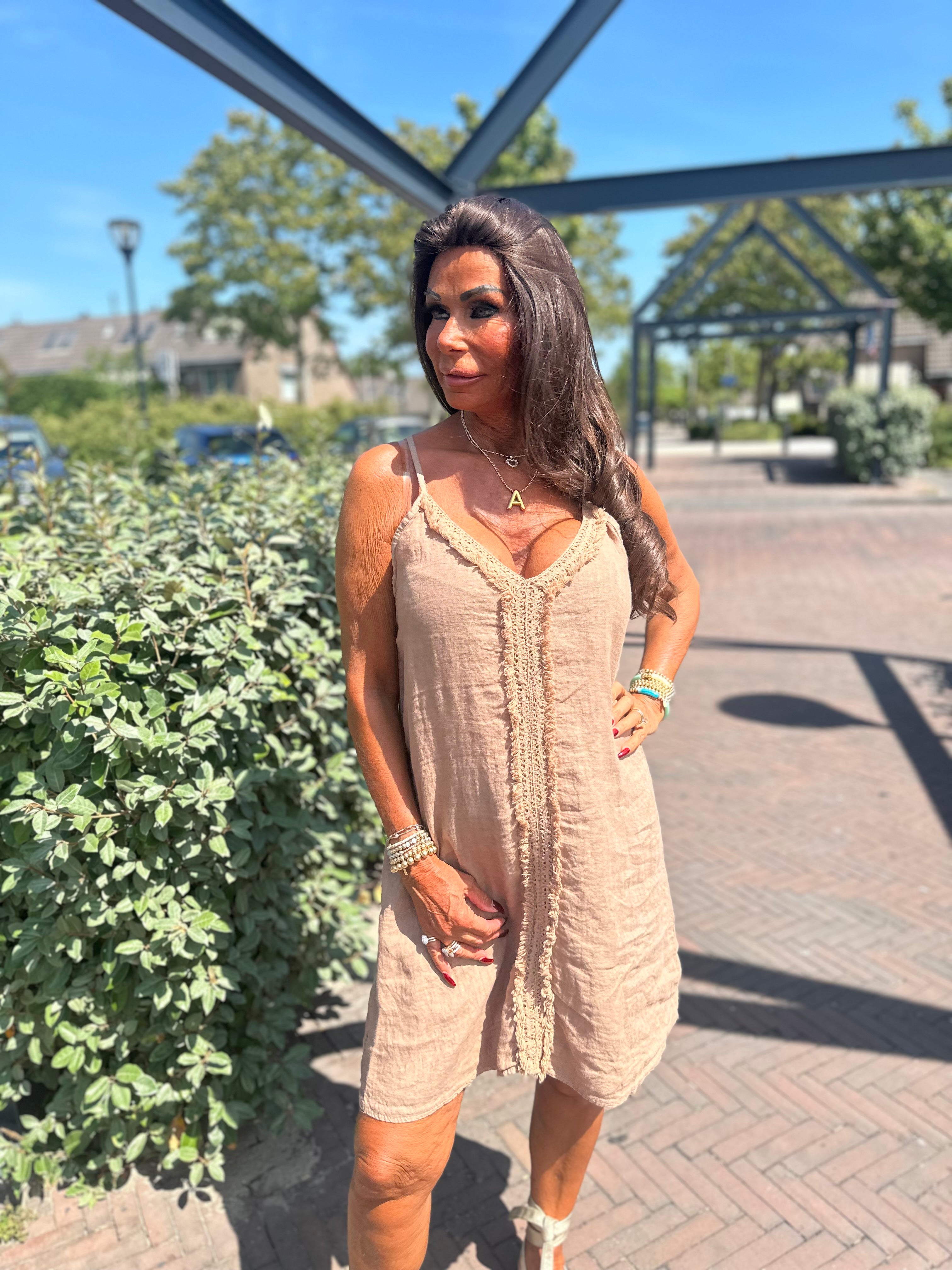 Korte jurk Broderie Mallorca Camel