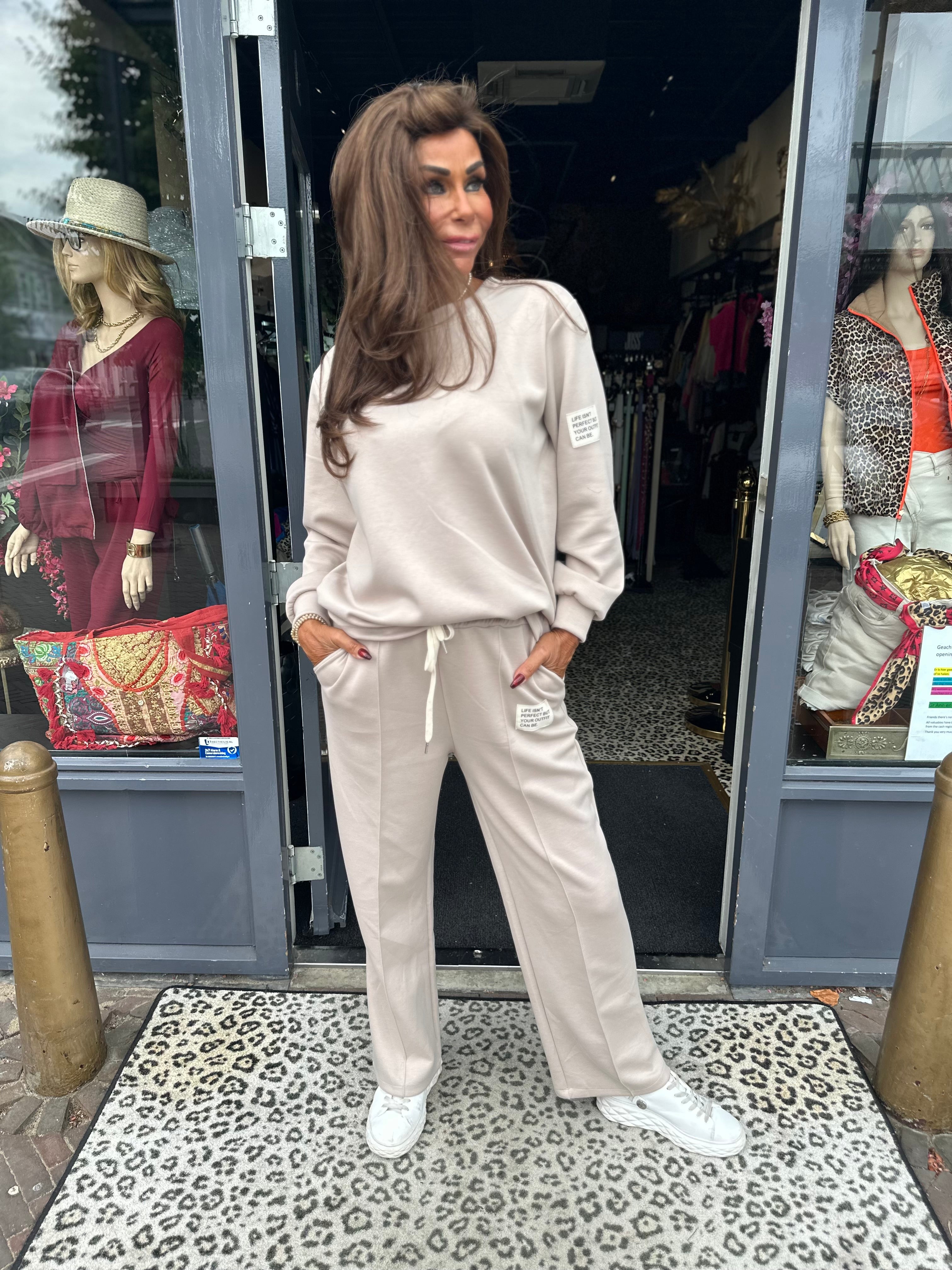 Life isn't perfect set lange mouw "Beige "