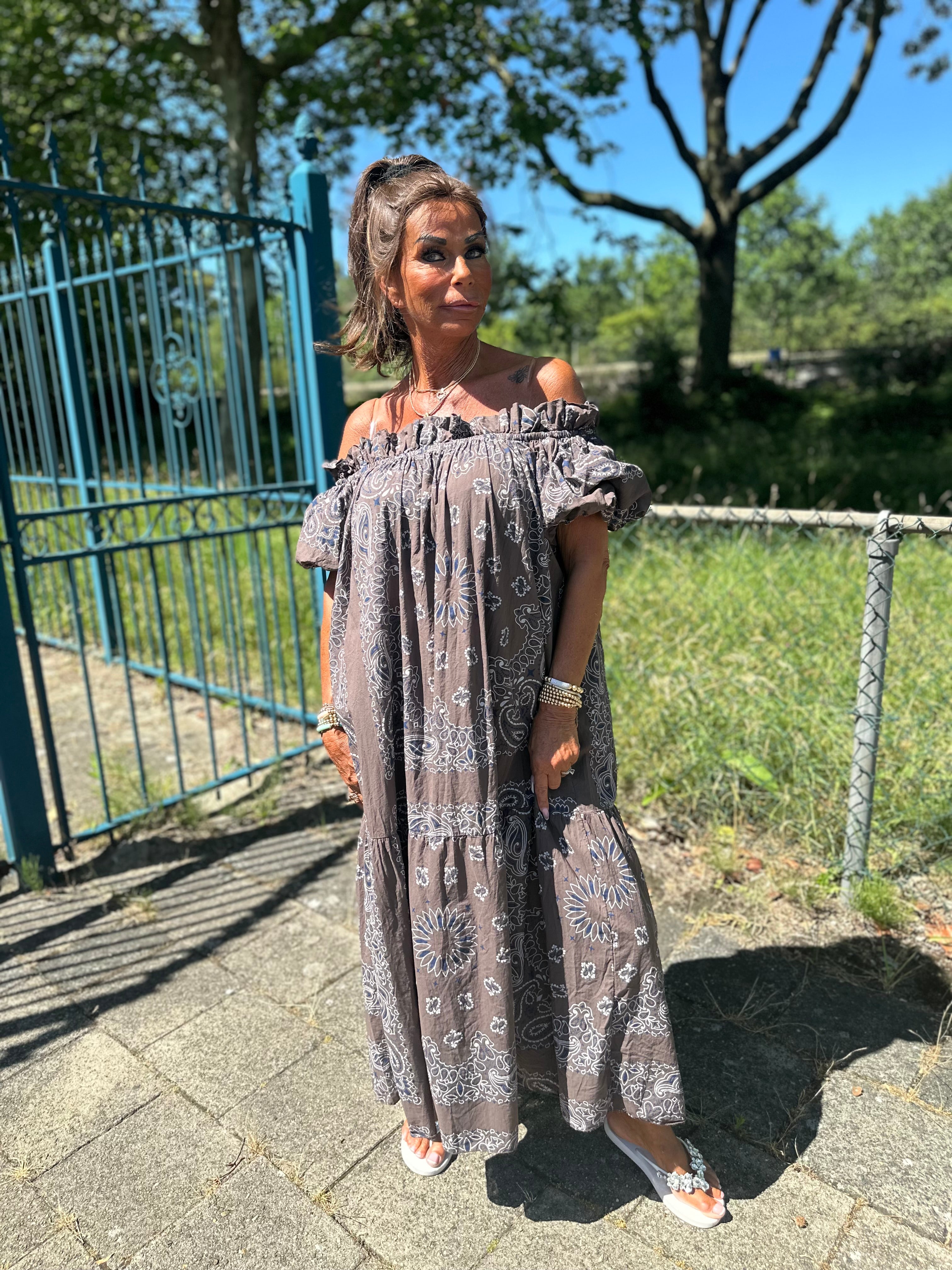 Lange off shoulder jurk "Tapas" donkerbruin
