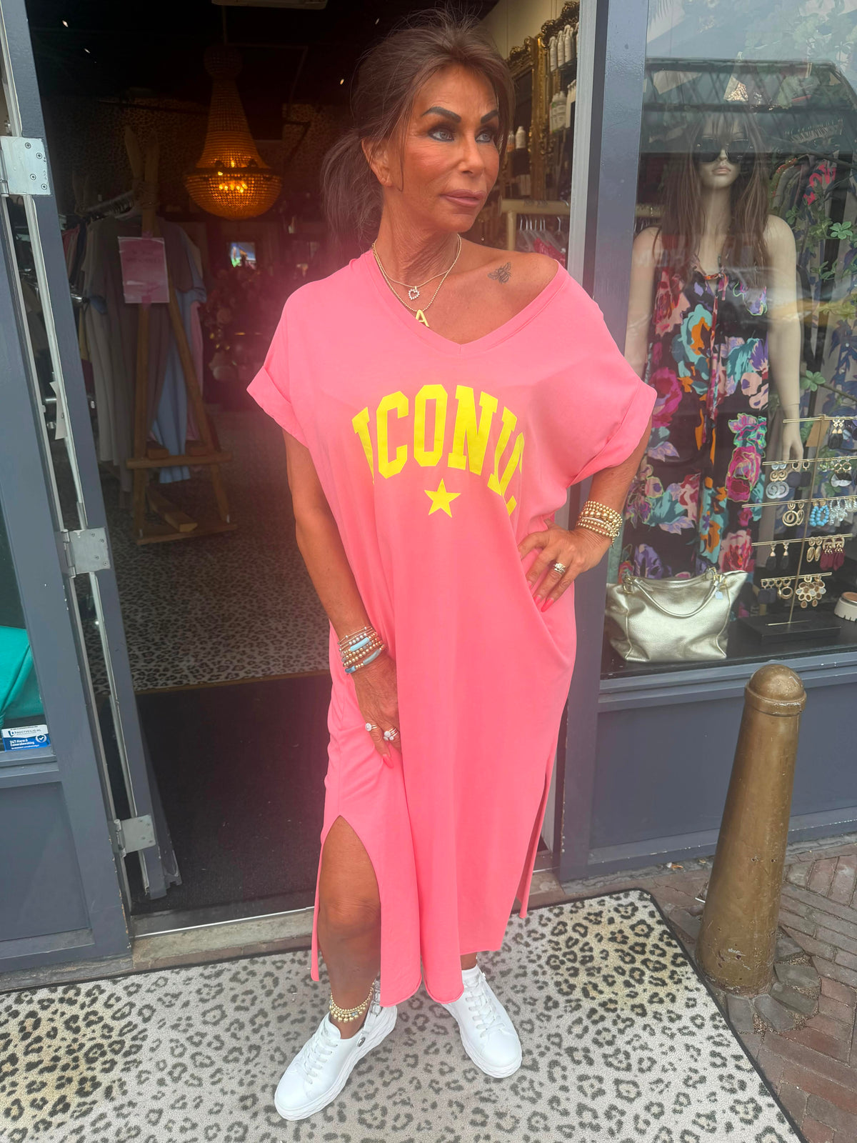 T-shirt jurk “Iconic" Zalm