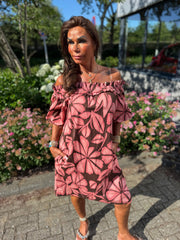 Offshoulder jurkje “Selina” poederroze/bruin