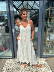 Spaghetti jurk broderie ibiza beige