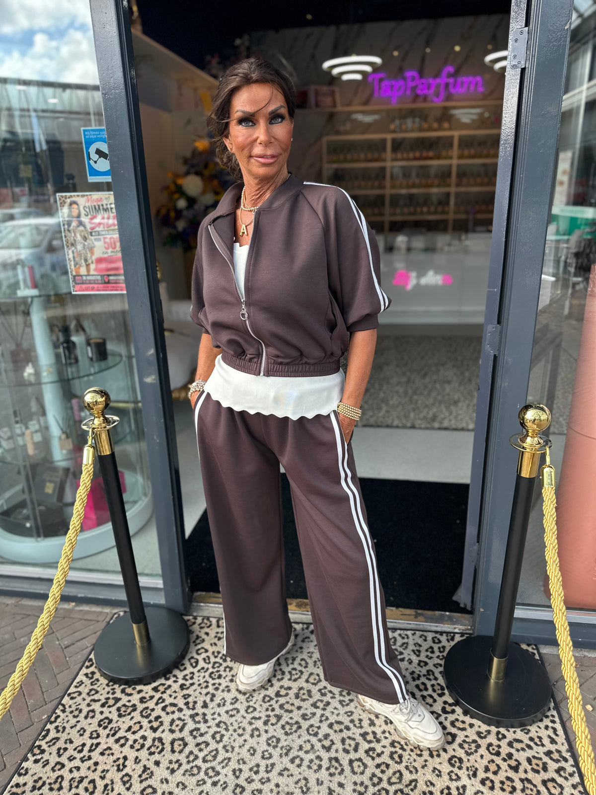2 delig joggingpak "Aimeedas" donkerbruin