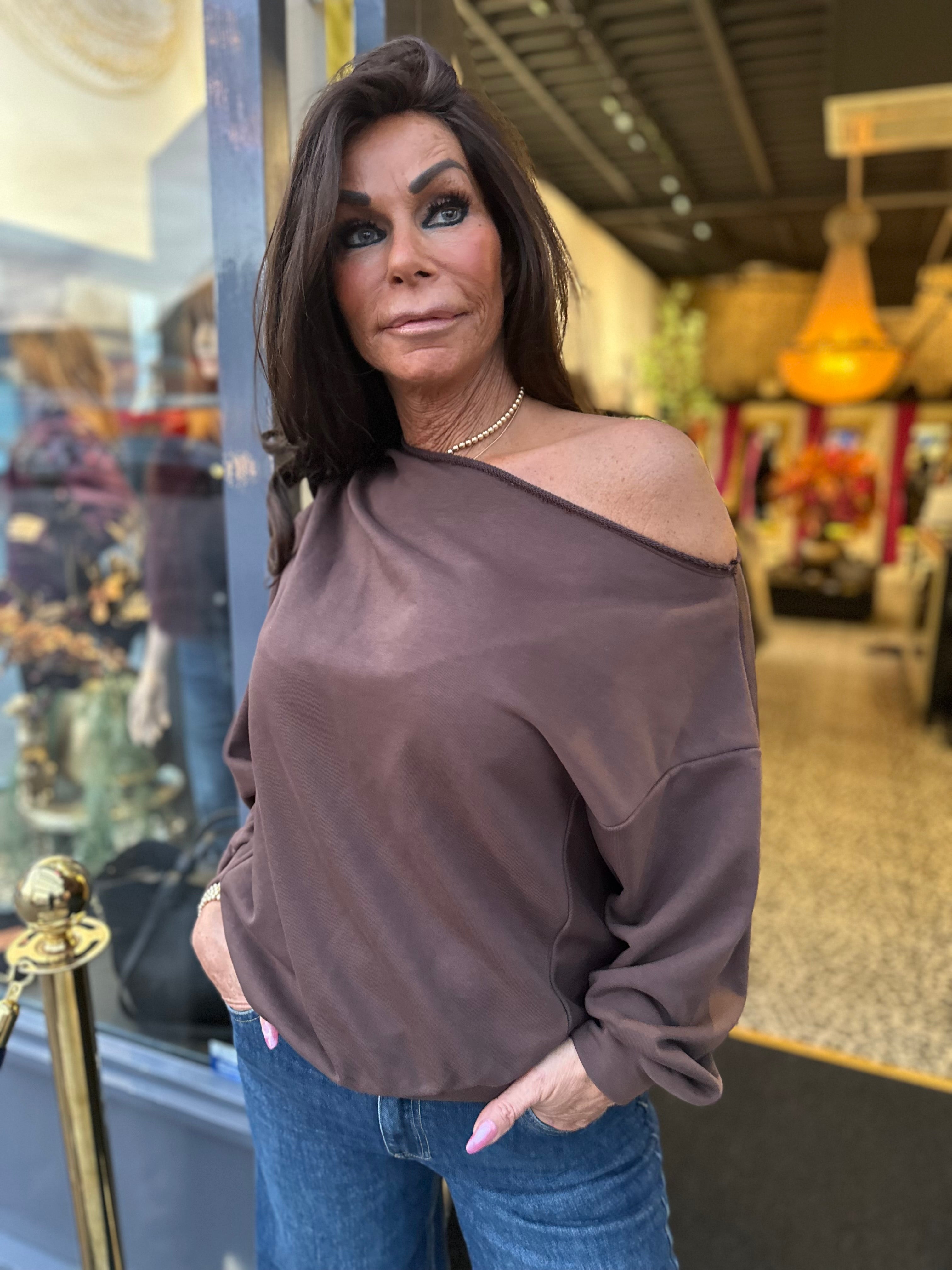 Off shoulder top “Faith” donkerbruin