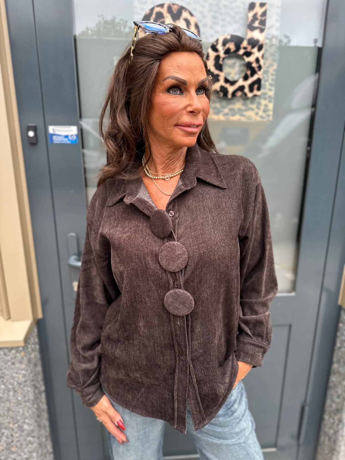 Blouse "big button" donkerbruin