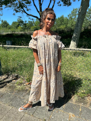 Lange off shoulder jurk "Tapas" Beige