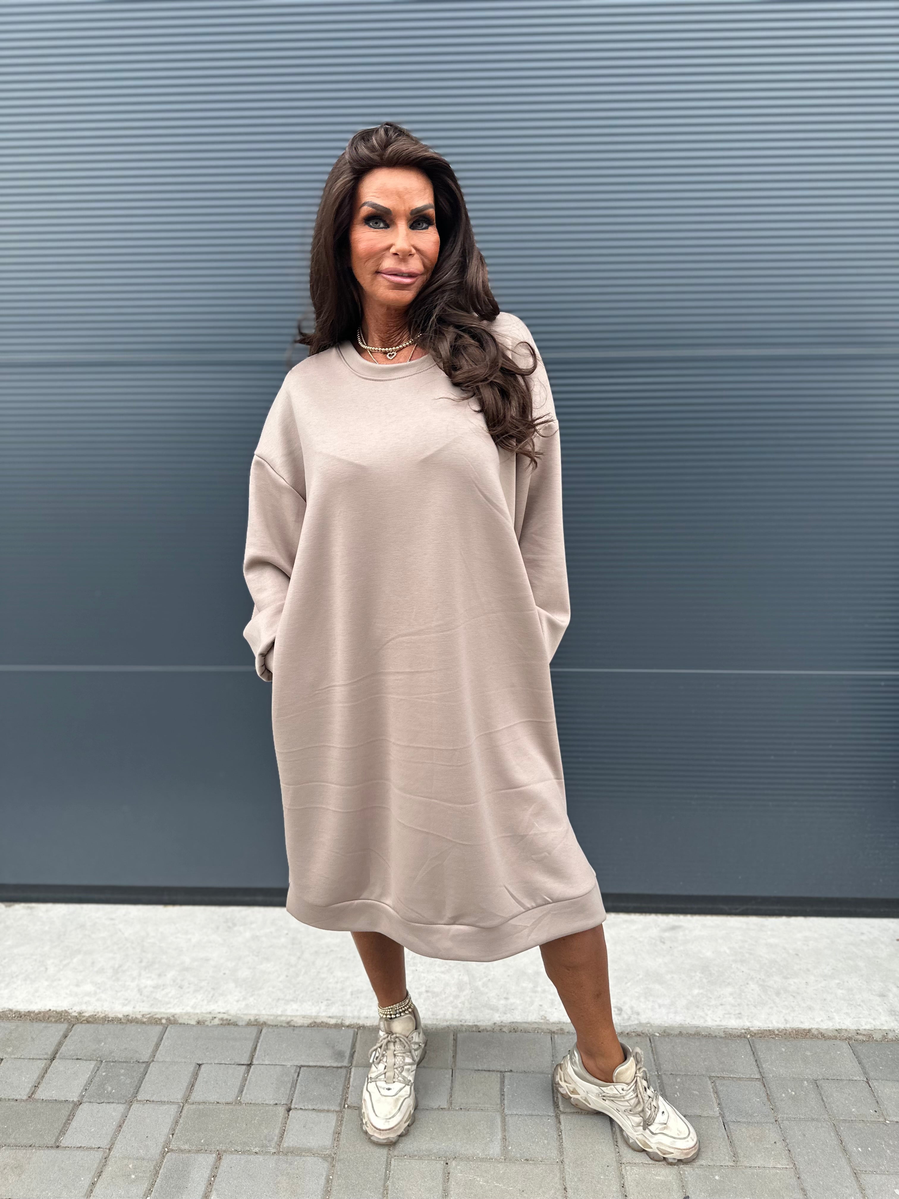 Joggingjurk lange mouw "Okay" taupe