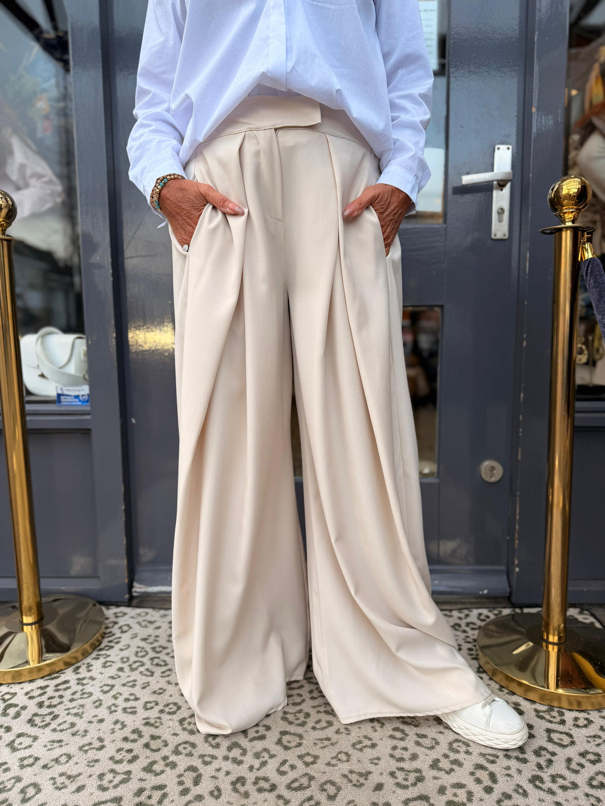 Wide leg pantalon “plooien” Beige